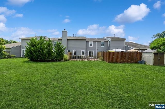 7 Sloop Square, Howell, NJ 07728