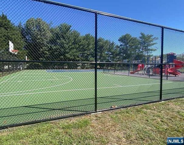 7 Sloop Square, Howell, NJ 07728