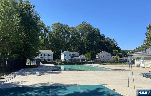 7 Sloop Square, Howell, NJ 07728