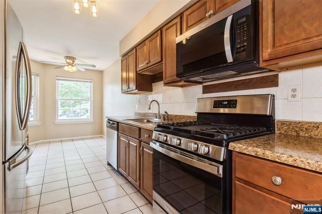 7 Sloop Square, Howell, NJ 07728