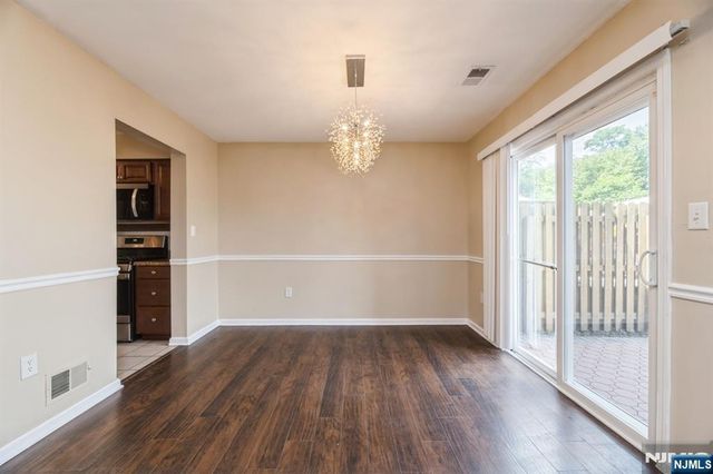 7 Sloop Square, Howell, NJ 07728