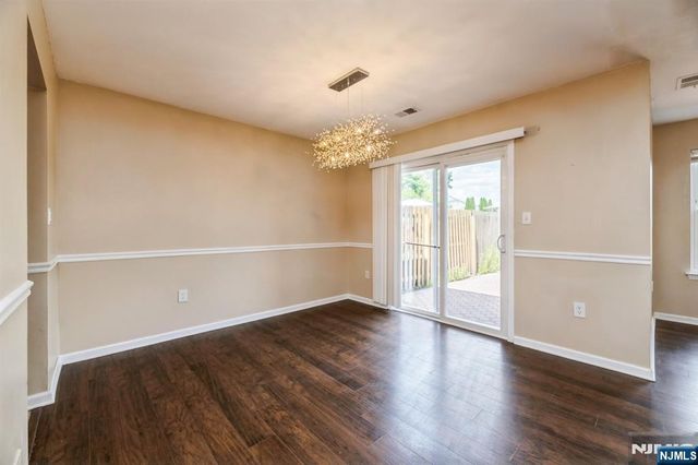 7 Sloop Square, Howell, NJ 07728