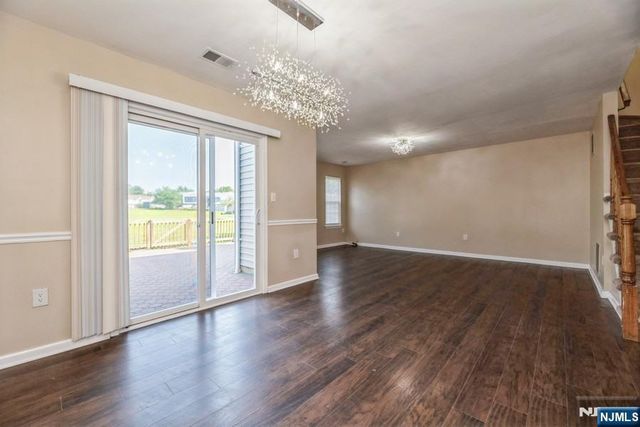 7 Sloop Square, Howell, NJ 07728