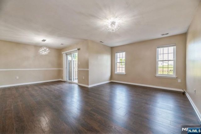 7 Sloop Square, Howell, NJ 07728
