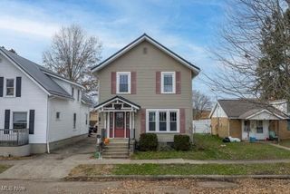 142 4th Street NE, New Philadelphia, OH 44663