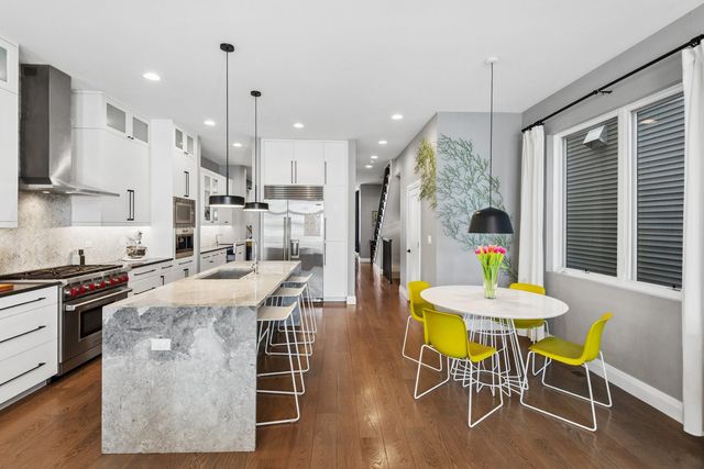 3717 N HERMITAGE Avenue, Chicago, IL 60613