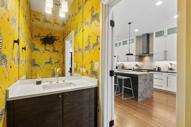 3717 N HERMITAGE Avenue, Chicago, IL 60613