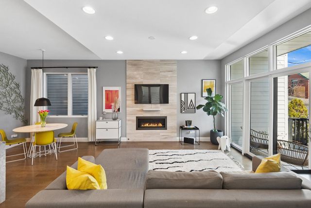 3717 N HERMITAGE Avenue, Chicago, IL 60613