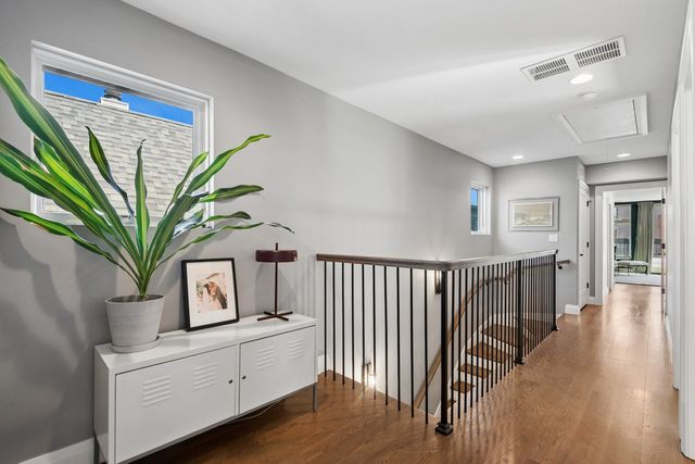 3717 N HERMITAGE Avenue, Chicago, IL 60613