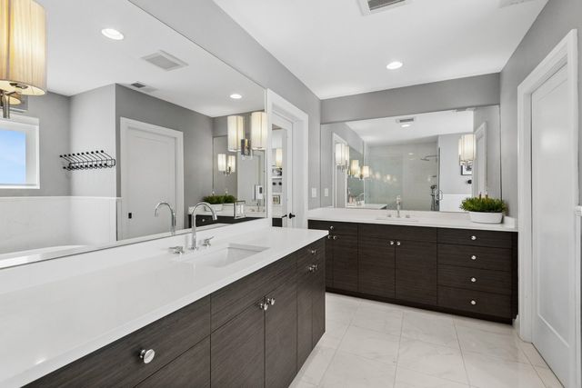 3717 N HERMITAGE Avenue, Chicago, IL 60613