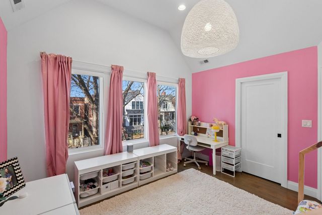 3717 N HERMITAGE Avenue, Chicago, IL 60613