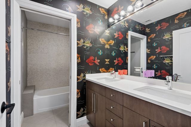 3717 N HERMITAGE Avenue, Chicago, IL 60613