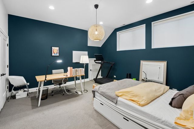 3717 N HERMITAGE Avenue, Chicago, IL 60613