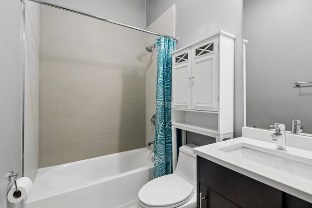 3717 N HERMITAGE Avenue, Chicago, IL 60613