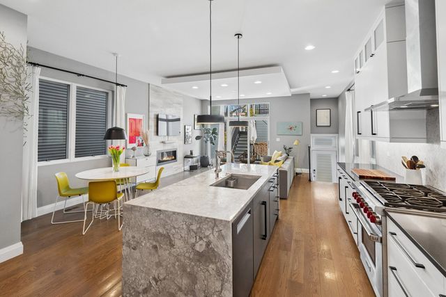 3717 N HERMITAGE Avenue, Chicago, IL 60613