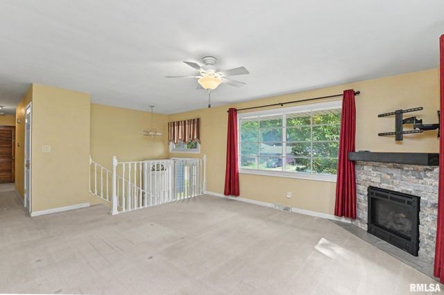 210 WHISPERING OAKS Drive, Germantown Hills, IL 61548