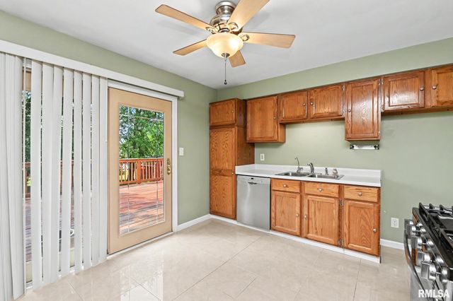 210 WHISPERING OAKS Drive, Germantown Hills, IL 61548