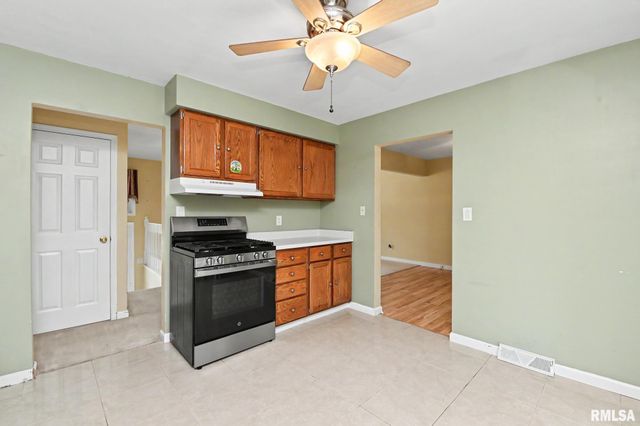 210 WHISPERING OAKS Drive, Germantown Hills, IL 61548