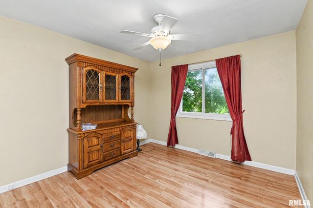 210 WHISPERING OAKS Drive, Germantown Hills, IL 61548