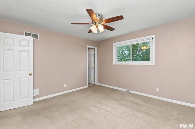 210 WHISPERING OAKS Drive, Germantown Hills, IL 61548
