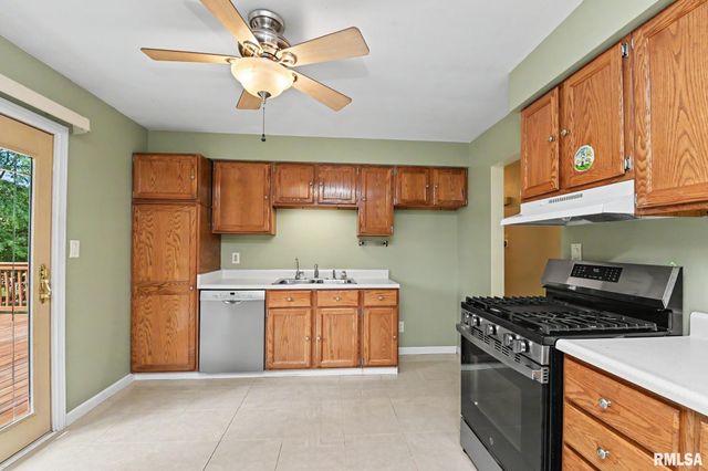 210 WHISPERING OAKS Drive, Germantown Hills, IL 61548
