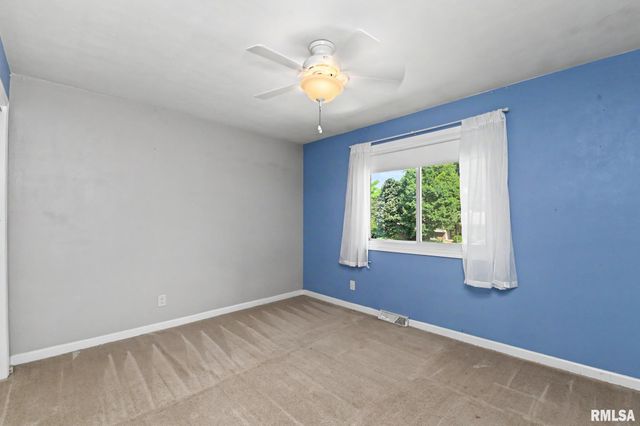 210 WHISPERING OAKS Drive, Germantown Hills, IL 61548