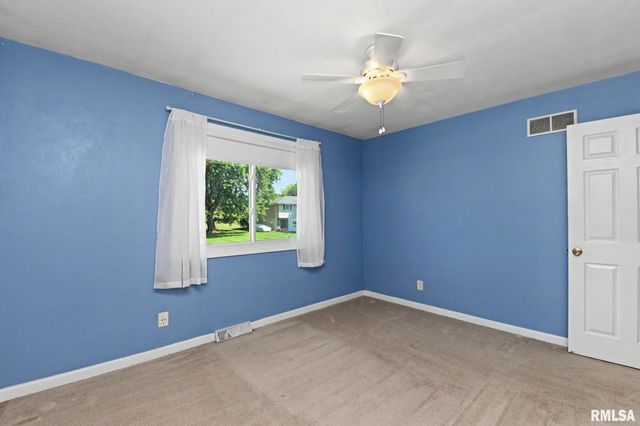 210 WHISPERING OAKS Drive, Germantown Hills, IL 61548