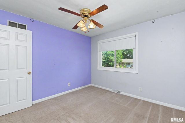 210 WHISPERING OAKS Drive, Germantown Hills, IL 61548