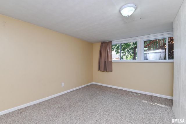 210 WHISPERING OAKS Drive, Germantown Hills, IL 61548