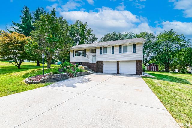 210 WHISPERING OAKS Drive, Germantown Hills, IL 61548