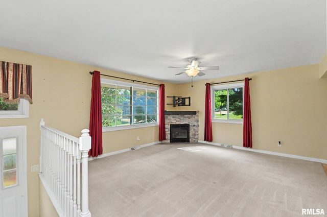210 WHISPERING OAKS Drive, Germantown Hills, IL 61548