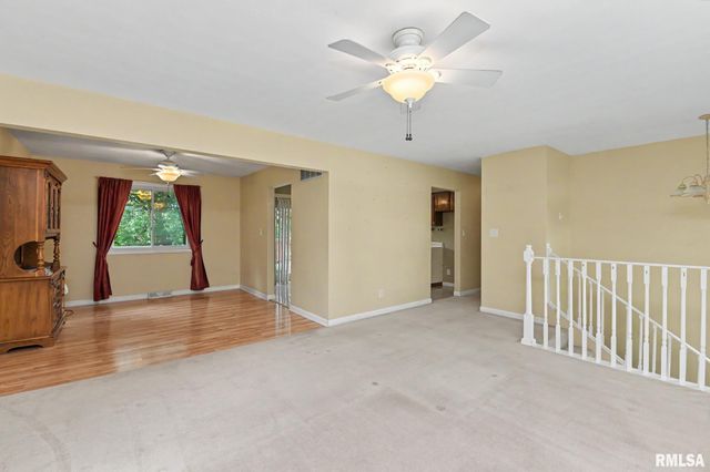 210 WHISPERING OAKS Drive, Germantown Hills, IL 61548