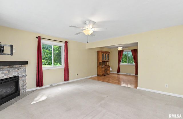 210 WHISPERING OAKS Drive, Germantown Hills, IL 61548