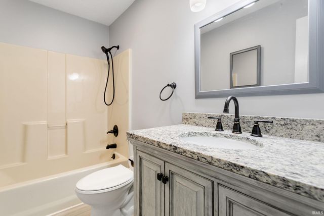 27407 Cobblestone Way, Elkhart, IN 46514