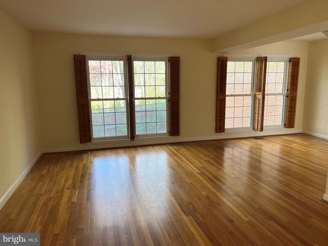 3225 DUNSTER CT, Fairfax, VA 22030
