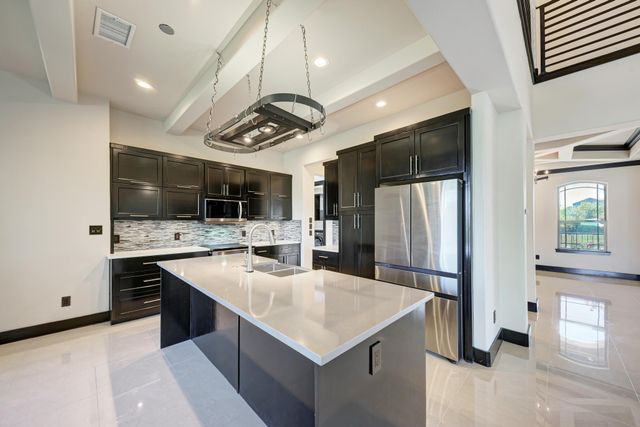 104 Spring Valley ST, Hutto, TX 78634