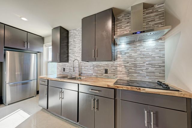 104 Spring Valley ST, Hutto, TX 78634