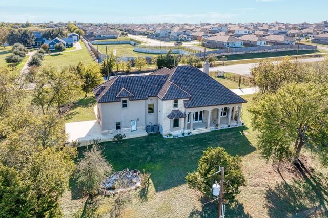 104 Spring Valley ST, Hutto, TX 78634