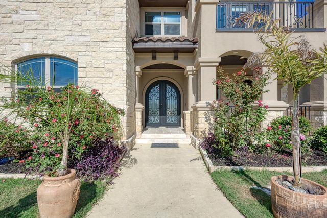 104 Spring Valley ST, Hutto, TX 78634