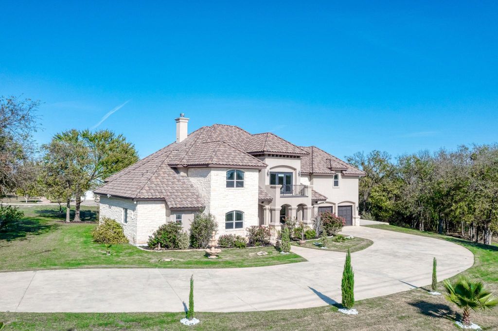 104 Spring Valley ST, Hutto, TX 78634