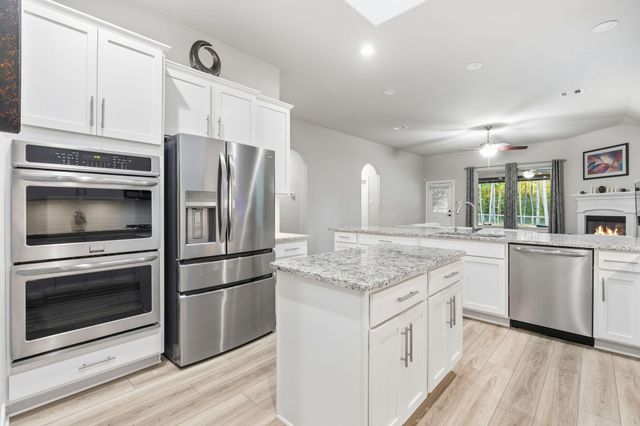 11041 Shadow View Drive, Conroe, TX 77304