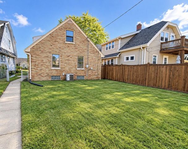 3854 E Carpenter AVENUE, Cudahy, WI 53110