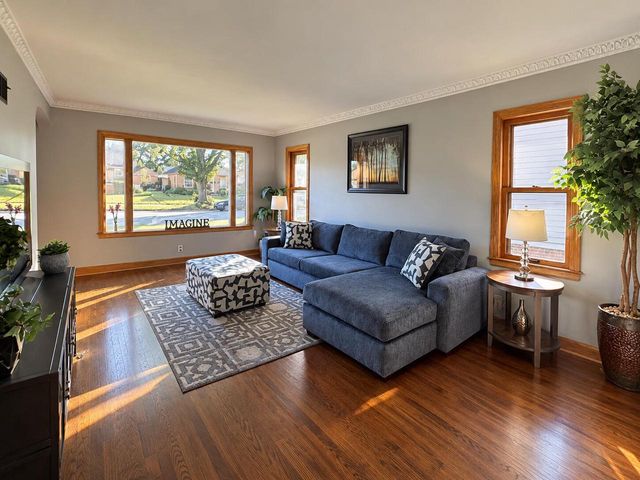 3854 E Carpenter AVENUE, Cudahy, WI 53110