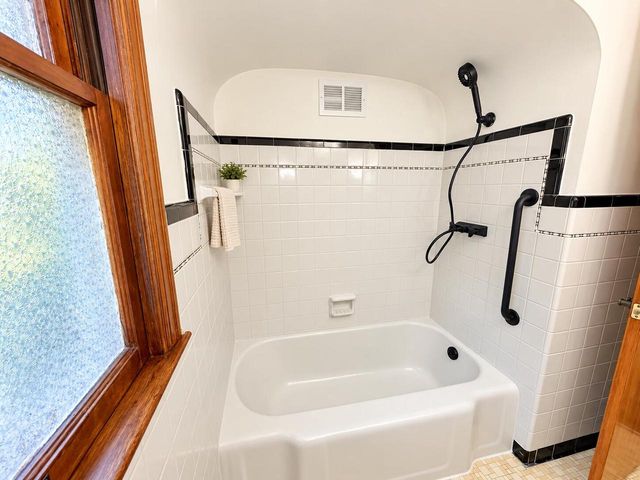 3854 E Carpenter AVENUE, Cudahy, WI 53110