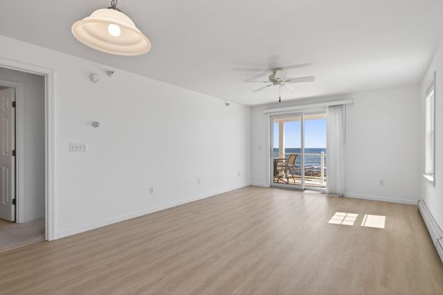 790 York St Apt 4, York, ME 03909