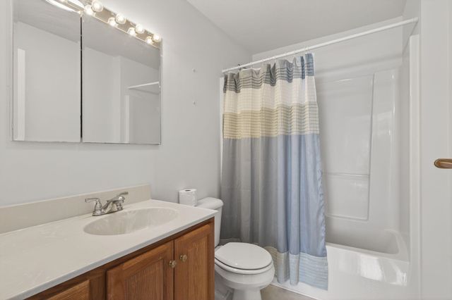 790 York St Apt 4, York, ME 03909
