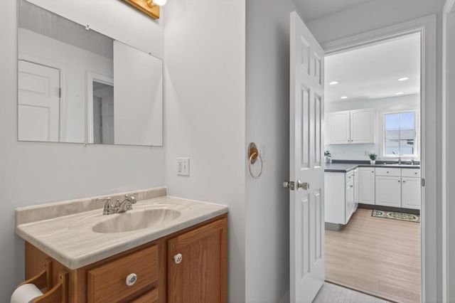 790 York St Apt 4, York, ME 03909
