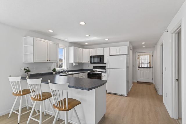 790 York St Apt 4, York, ME 03909