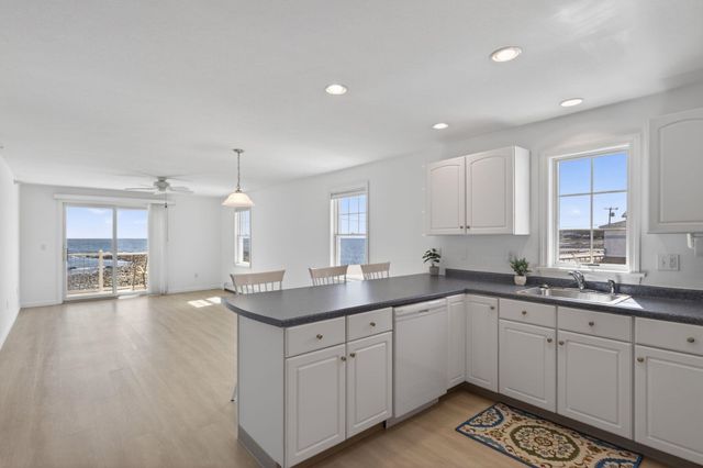 790 York St Apt 4, York, ME 03909