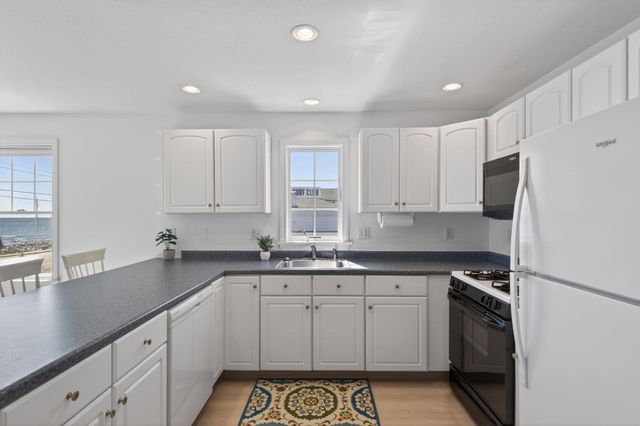 790 York St Apt 4, York, ME 03909